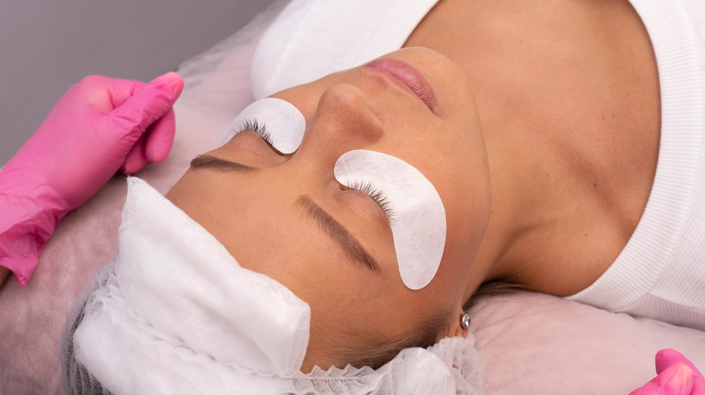 Szempilla- és szemöldökformázás